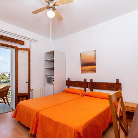 Hostal Residencia San Francisco Portocolom  Exterior photo