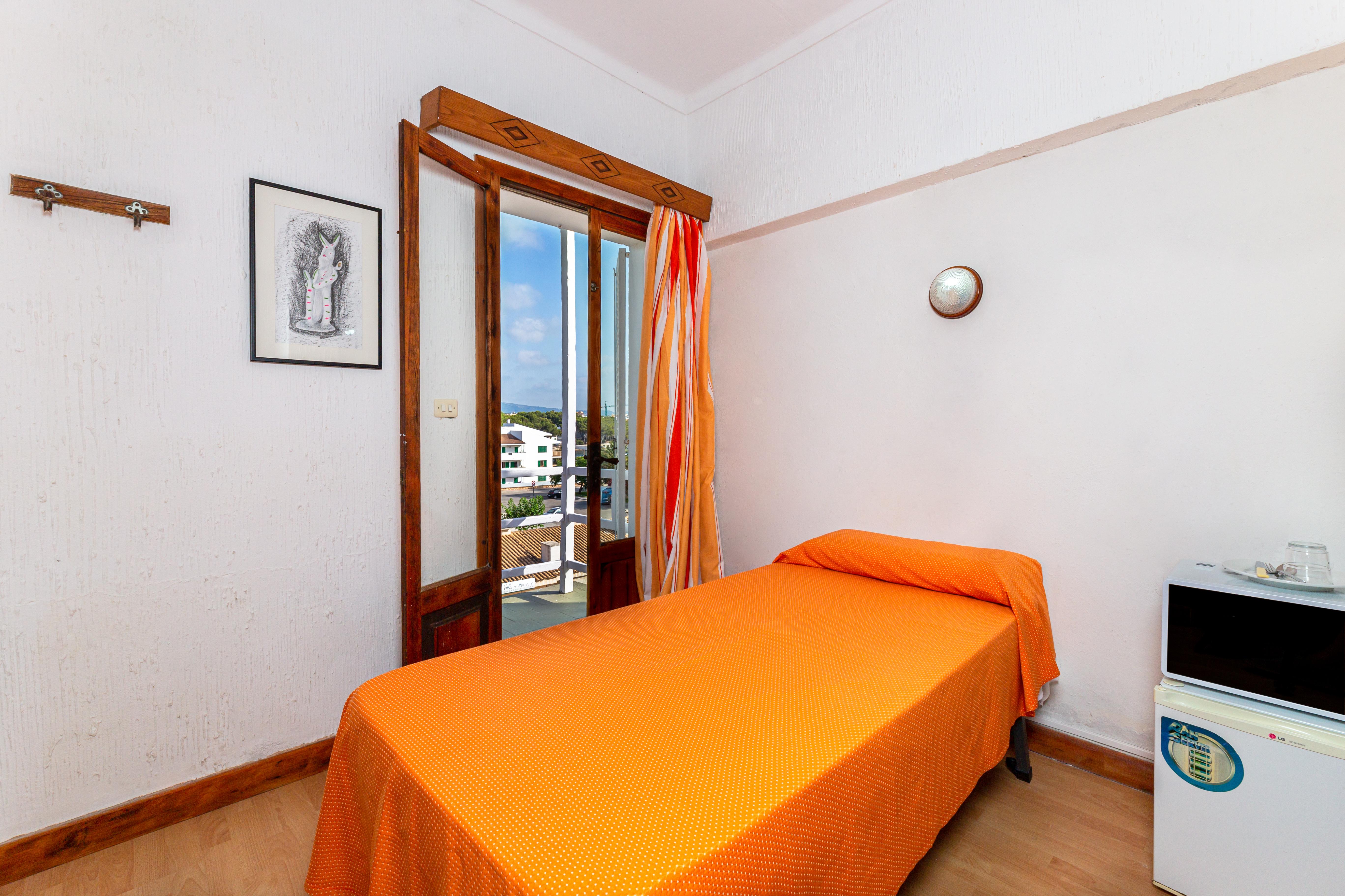 Hostal Residencia San Francisco Portocolom  Exterior photo