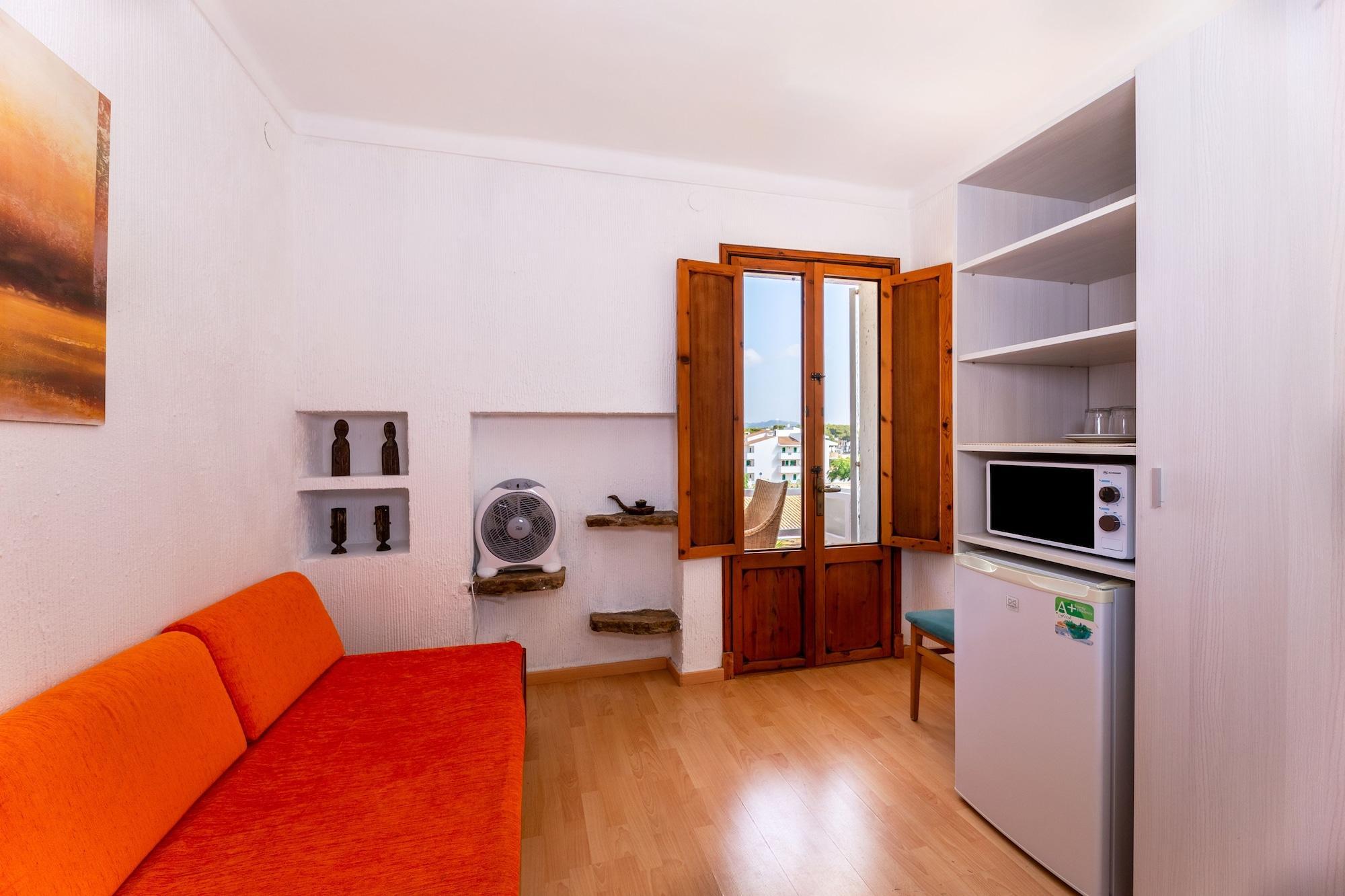 Hostal Residencia San Francisco Portocolom  Exterior photo
